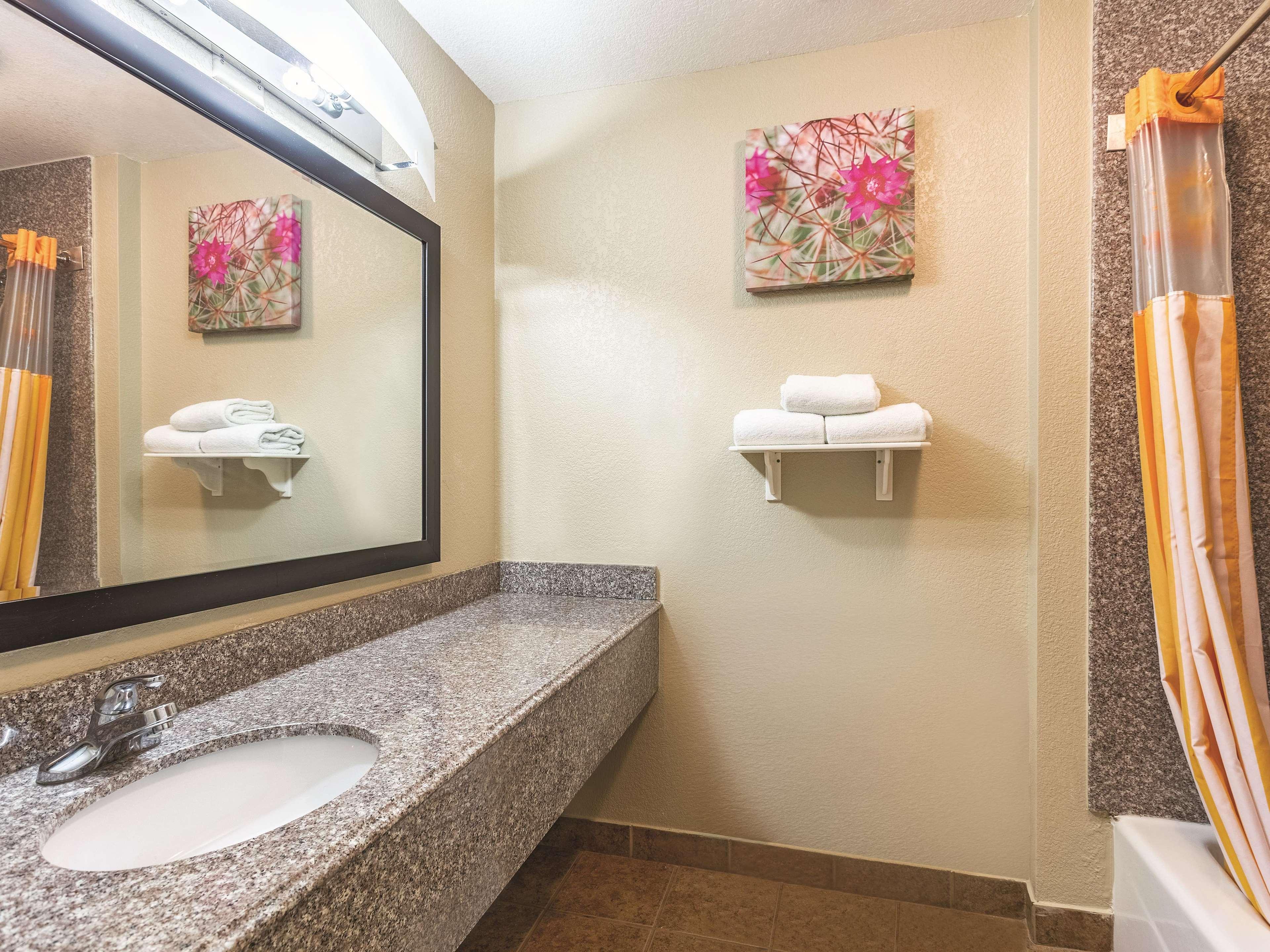 La Quinta By Wyndham Deming Hotel Bagian luar foto